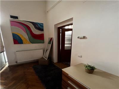 Apartament cu 3 camere, zona ultracentrala, centrala proprie, Cluj